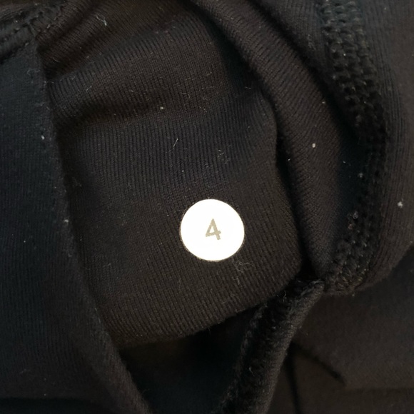 Lulu lemon leggings size 4 - Picture 5 of 5